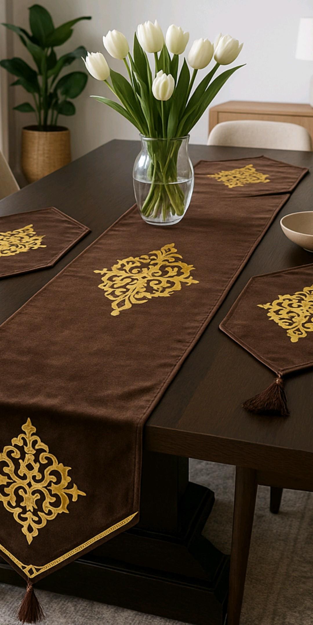 Mocha Crown Table Runner